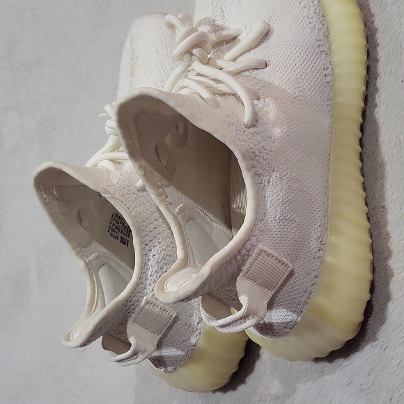 Yeezy Boost 350 V2 Sneakers - Picture 13 of 16